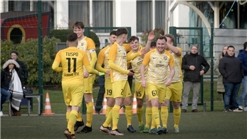 Mit dem Sieg sechs Spieltage vor Schluss rückt das Surheider Team bis auf sechs Zähler an die Brinkumer heran. 