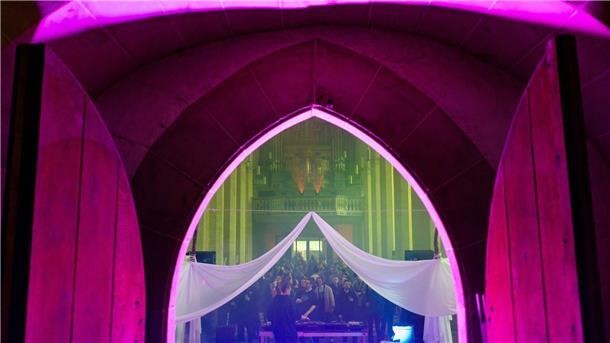 „Rave like God“: 700 Gäste tanzen in Kirche zu Techno-Musik Mit dem ungewöhnlichem Format will die evangelische Predigergemeinde vor allem Menschen zwischen 25 und 35 Jahren ansprechen.