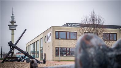 Mit dem Vorschlag aus dem Bundesministerium für Bildung und Forschung, auf den Bau der „Najade“ zu verzichten und das Geld in die Sanierung des Museums zu stecken, wird die Debatte um die Sinnhaftigkeit des Museumsschiffs beflügelt.