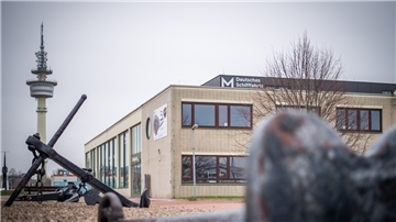 Mit dem Vorschlag aus dem Bundesministerium für Bildung und Forschung, auf den Bau der „Najade“ zu verzichten und das Geld in die Sanierung des Museums zu stecken, wird die Debatte um die Sinnhaftigkeit des Museumsschiffs beflügelt.