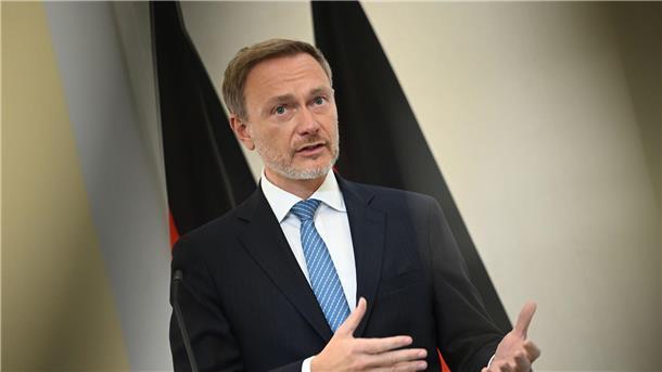 Lindner für Überprüfung der Sozialleistungen Mit der wirtschaftlichen Dynamik im Land nicht zufrieden: Bundesfinanzminister Christian Lindner.