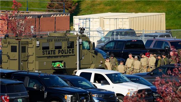 Nach Attacke mit 18 Toten: Großfahndung nach Täter in Maine Mit einem Großaufgebot sucht die Polizei nach dem flüchtigen Schützen.