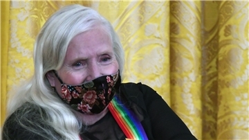 Mit einem Konzert im kommenden Sommer will die legendäre kanadische Sängerin und Songschreiberin Joni Mitchell (78) auf die große Bühne zurückkehren.