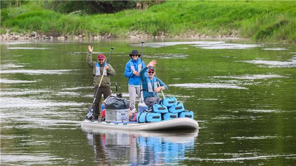 Abenteuer für einen guten Zweck: Tag und Nacht auf der Weser Mit einer außergewöhnlichen Tour auf der Weser will eine Gruppe Männer Spenden für ein Kinderhospiz sammeln.