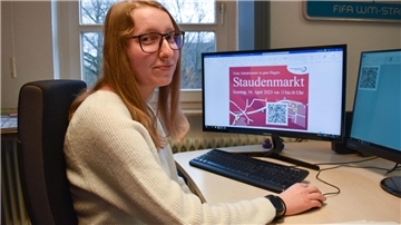 Wencke Dierks (21) macht eine Ausbildung zur Verwaltungsfachangestellten im Hagener Rathaus. Sie hatte die Idee, Flyer und Plakate von Veranstaltungen mit einem QR-Code zu versehen, der eine Übersetzung in viele Sprachen ermöglicht.  