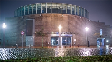 Stadthalle Bremerhaven bei Nacht