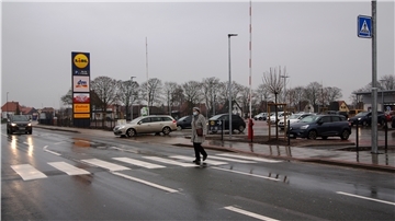 Mit Eröffnung des neuen Lidl-Marktes vor gut einem Monat an der Atenser Allee ist dort auch ein Zebrastreifen angelegt worden.