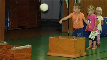 Mit ganz viel Spaß arbeiteten die Jungen und Mädchen der Kita „Rappelkiste“ aus Driftsethe den Parcours für das Minisportabzeichen ab.