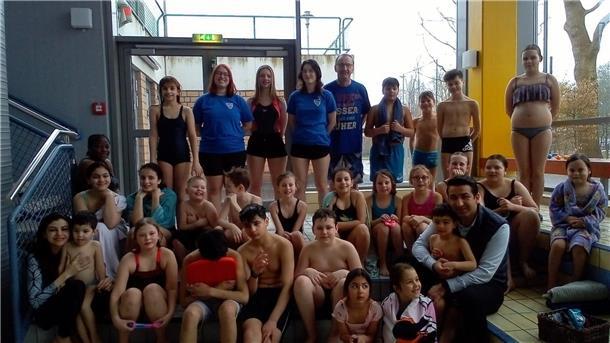 Die Montags-Flüchtlingsschwimmgruppe vom TV Lehe.