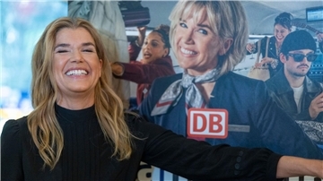 Mit Humor den Alltag im Zug erzählen. Engelke hat mit der Bahn eine Webserie gedreht 