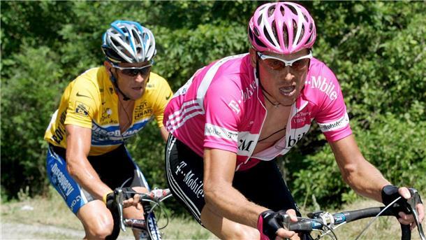 Ullrich nochmal bei der Tour? „Kommt auf das Training an“ Mit Lance Armstrong (l.) lieferte sich Ullrich einst legendäre Duelle. Später kam heraus, dass beide zu Dopingmitteln gegriffen haben.