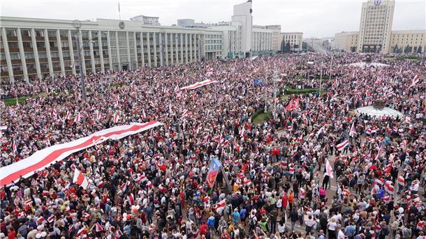 Mit Massenkundgebungen gegen Machthaber Alexander Lukaschenko traten die Menschen 2020 für einen Wandel ein, bis die Proteste gewaltsam niedergeschlagen wurden. (Archivbild)