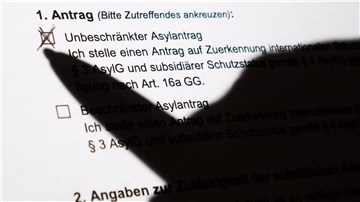 Mit mehr als 104.000 Asylanträgen seit Jahresbeginn war Syrien das zugangsstärkste Herkunftsland .