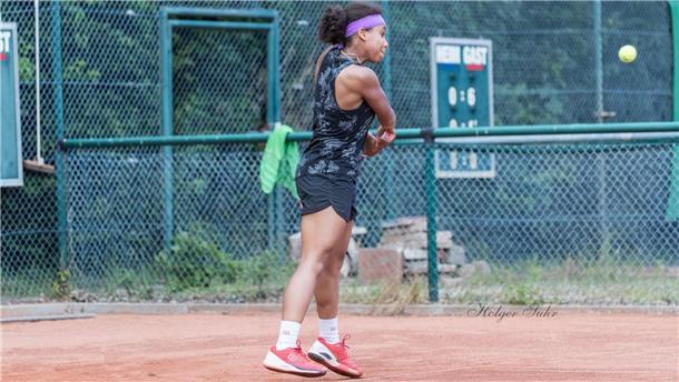 Mit Power-Tennis will Lilly Rose Tengbe ihren Anteil dazu beitragen, dass die BTV-Damen in der Regionalliga den Klassenerhalt schaffen.