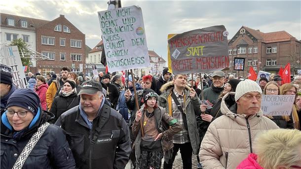 Starkes Zeichen gegen rechts bei Demo in Nordenham Demo in Nordenham