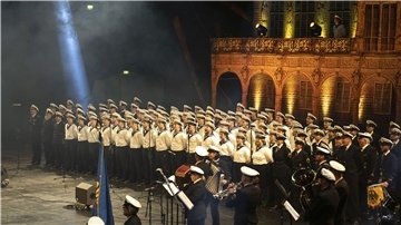 Auftritt des Chores "Blaue Jungs aus Bremerhaven" beim Militärmusikfestival "Bremen Tattoo" 2023