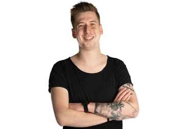 Mit seinem Charterfolg „Layla“ hat DJ Robin bundesweit für Aufsehen gesorgt. Er bringt neben seinem Mega-Hit auch viele weitere Partykracher mit nach Bremervörde.
