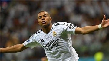 Mit seinem Ex-Club PSG streitet Kylian Mbappé ums Geld.