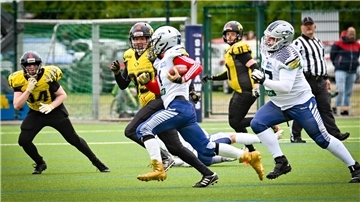Mit seinem unwiderstehlichen Antritt entwickelte sich Runningback Max Wüsteney zum Alptraum für die Defense der Ritterhude Badgers. Er steuerte einige Touchdowns zum Kantersieg der Seahawks bei