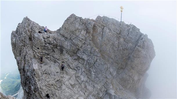 Dobrindt lädt zum „Migrationsgipfel“ auf der Zugspitze Mit seinen Gästen will der Minister hoch hinaus.