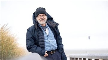 Mit seinen Ostfriesenkrimis erreicht Bestsellerautor Klaus-Peter Wolf ein Millionenpublikum. Viele Menschen kommen an die Nordseeküste, um die Spuren seiner Romane zu verfolgen.