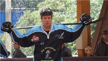 Mit Topscorer Matthias Krüer wollen die Whales gegen Münster die Meisterschaft in der Inlineskater-Hockey-Regionalliga-Nord vorzeitig klarmachen.