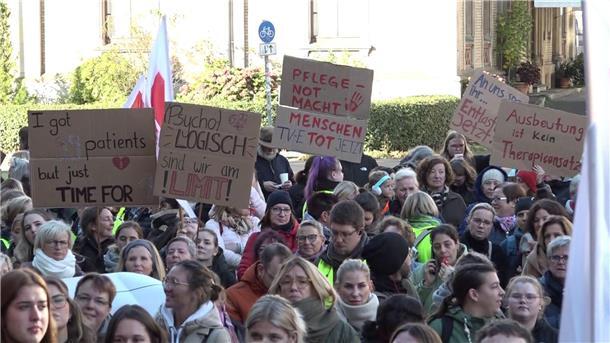 Keine Warnstreiks mehr an der MHH diesen Monat Mit Trillerpfeifen und Plakaten haben die MHH-Beschäftigten ihren Forderungen Nachdruck verliehen.