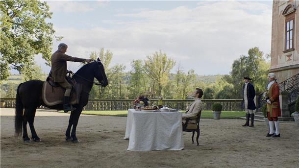 Action und Western: Das sind die Filmstarts der Woche Mit unerschütterlicher Entschlossenheit stellt sich Ludvig Kahlen (Mads Mikkelsen) dem machthungrigen Gutsherr Frederik De Schinkel (Simon Bennebjerg).