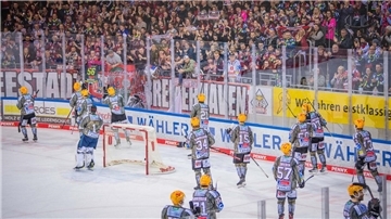 Mit viel Applaus wurden die Spieler der Fischtown Pinguins von den Fans verabschiedet.