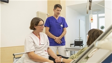Mitfühlende Gespräche und geballtes Wissen um ärztliche und pflegerische Kunst stehen bei Dr. Christoph Schaudt und Christine Ackermann im Mittelpunkt ihrer Arbeit auf der Palliativstation an der Bremerhavener Bürgerpark-Klinik.