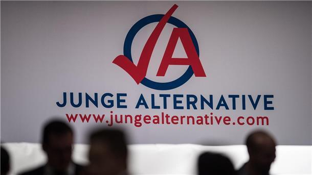 Mitglieder der Jungen Alternative bei einem Bundeskongress (Archivbild).
