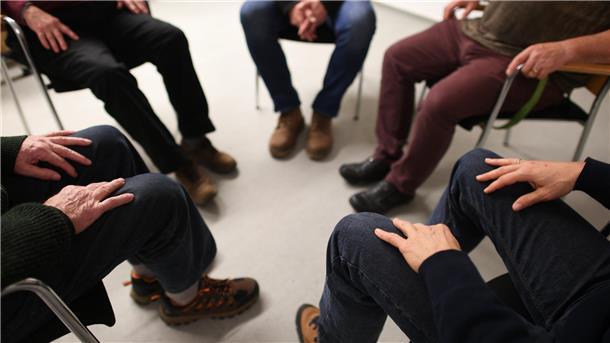Suchberater Günter Ekolow leitet eine Selbsthilfegruppe in Bremerhaven