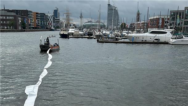 Feuerwehreinsatz im Neuen Hafen