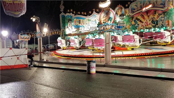 Mitten auf einer Kirmes in Münster ist ein Mann nach einer Auseinandersetzung niedergestochen worden und ums Leben gekommen.