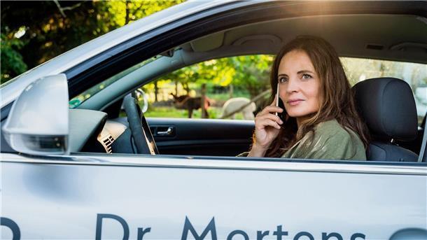 Mittlerweile mobil unterwegs: die freie Tierärztin Dr. Susanne Mertens (Elisabeth Lanz).