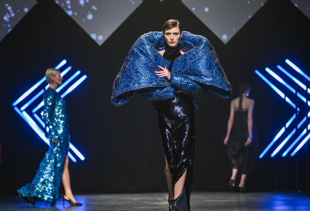 Models zeigen Kreationen von Designer Kilian Kerner in der Verti Music Hall.