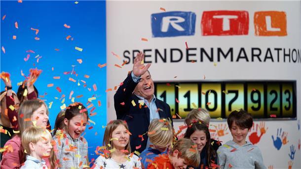 RTL-Spendenmarathon bringt über 41 Millionen Euro Moderator Wolfram Kons freut sich über das Spendenergebnis.