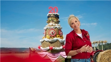 Moderatorin Inka Bause feiert bei „Bauer sucht Frau“ die 20. Staffel.