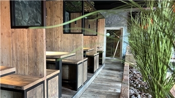 Modernes Design und Speisekarte - damit überzeugt die Gastronomie in der Alten Post nicht nur Touristen. Gerade die Beerster besuchen das Lokal. Einige Cuxländer nehmen für die Burger und Bowls sogar einen Anfahrtsweg von bis zu 40 Kilometern in Kauf, berichtet Tom Paetzel.