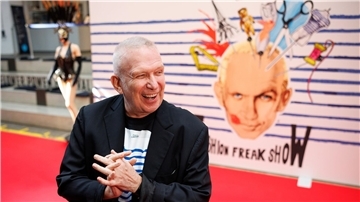 Modeschöpfer Jean Paul Gaultier bei der Deutschland-Premiere der „Fashion Freak Show“ in München.