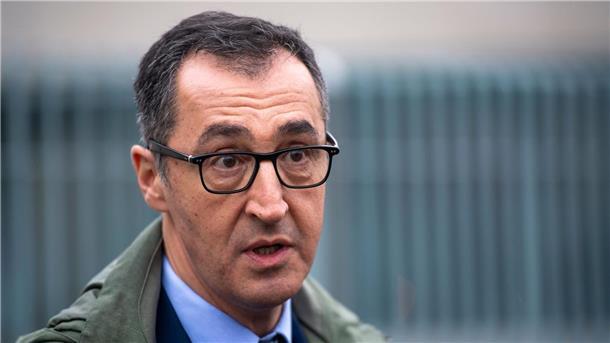 Özdemir will mehr gesunde Mahlzeiten in Kantinen und Mensen „Möchte dafür sorgen, dass es für alle Menschen in Deutschland möglich ist, sich gut und gesund zu ernähren“: Bundesernährungsminister Cem Özdemir.