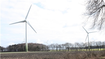 Zwei Windräder in der Gemeinde Beverstedt