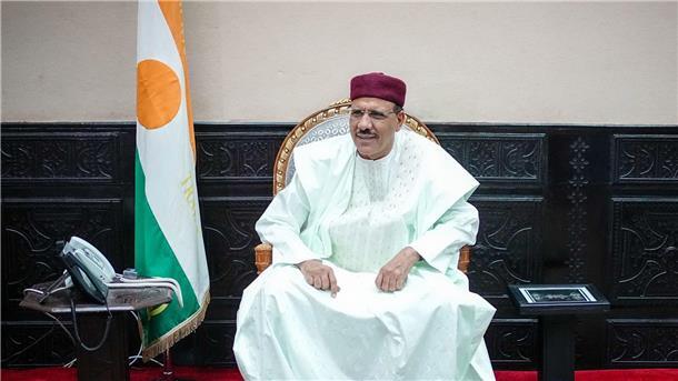 Niger nach deutscher Evakuierung: Lage spitzt sich zu Mohamed Bazoum richtet einen Appell an die Weltgemeinschaft.