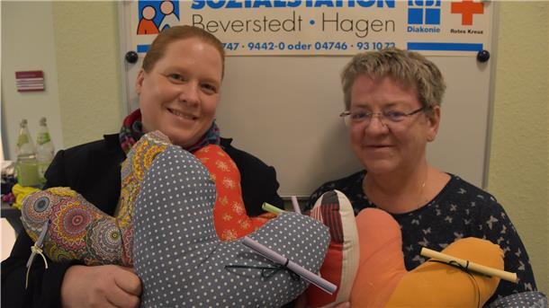 Monika Fißler (links) und Stefanie Pleyn haben Herzen gegen Schmerzen.