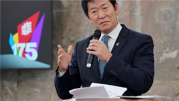 Morinari Watanabe wirbt mit ungewöhnlichen Ideen für sich.