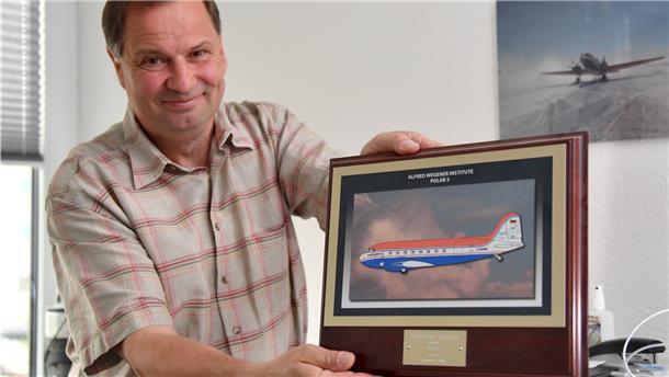 Mosaic-Folge für den Juli: Andreas Herber und seine Flugzeuge, die die Polarstern versorgen und eigene Experimente durchführen werden.