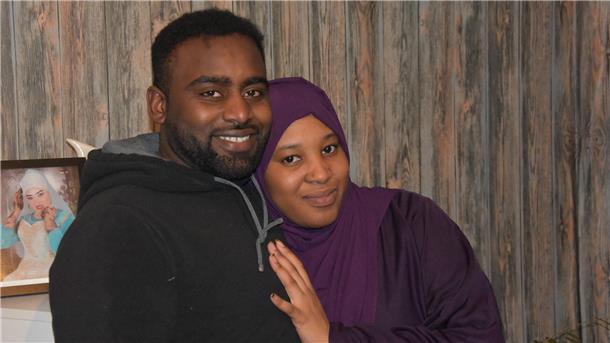 Das Foto zeigt Mudether Fadal Abdullah und seine Frau Rayyan. 