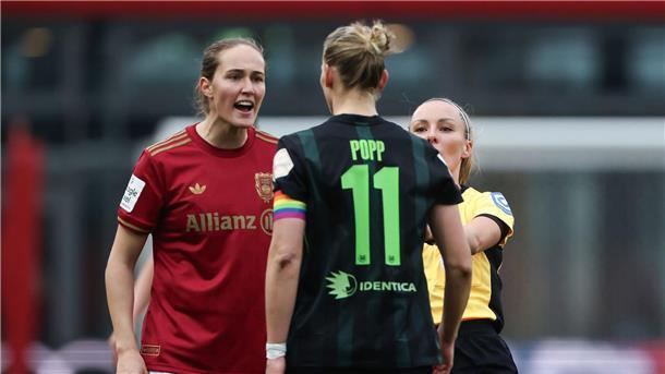 Popp kann über Schiri-Erklärung „nur mit dem Kopf schütteln“ Münchens Sydney Lohmann (l) wechselt ein paar Worte mit VfL-Stürmerin Alexandra Popp.