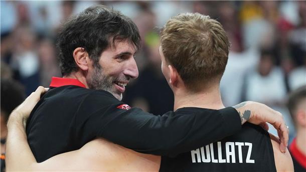 Basketball-Bundestrainer Mumbrú verlässt Krankenhaus Mumbru gilt bei den Spielern als beliebt.