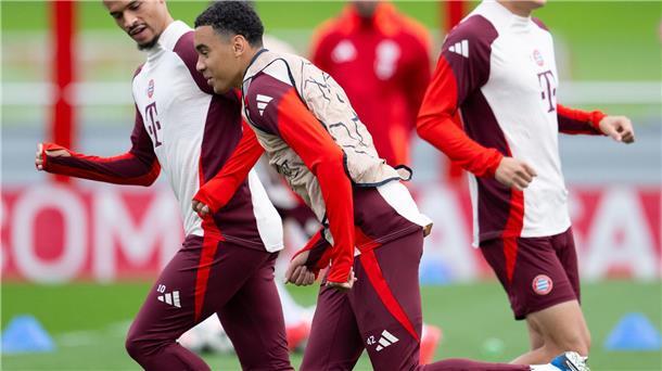 Musiala sitzt zunächst beim FC Bayern auf der Bank.